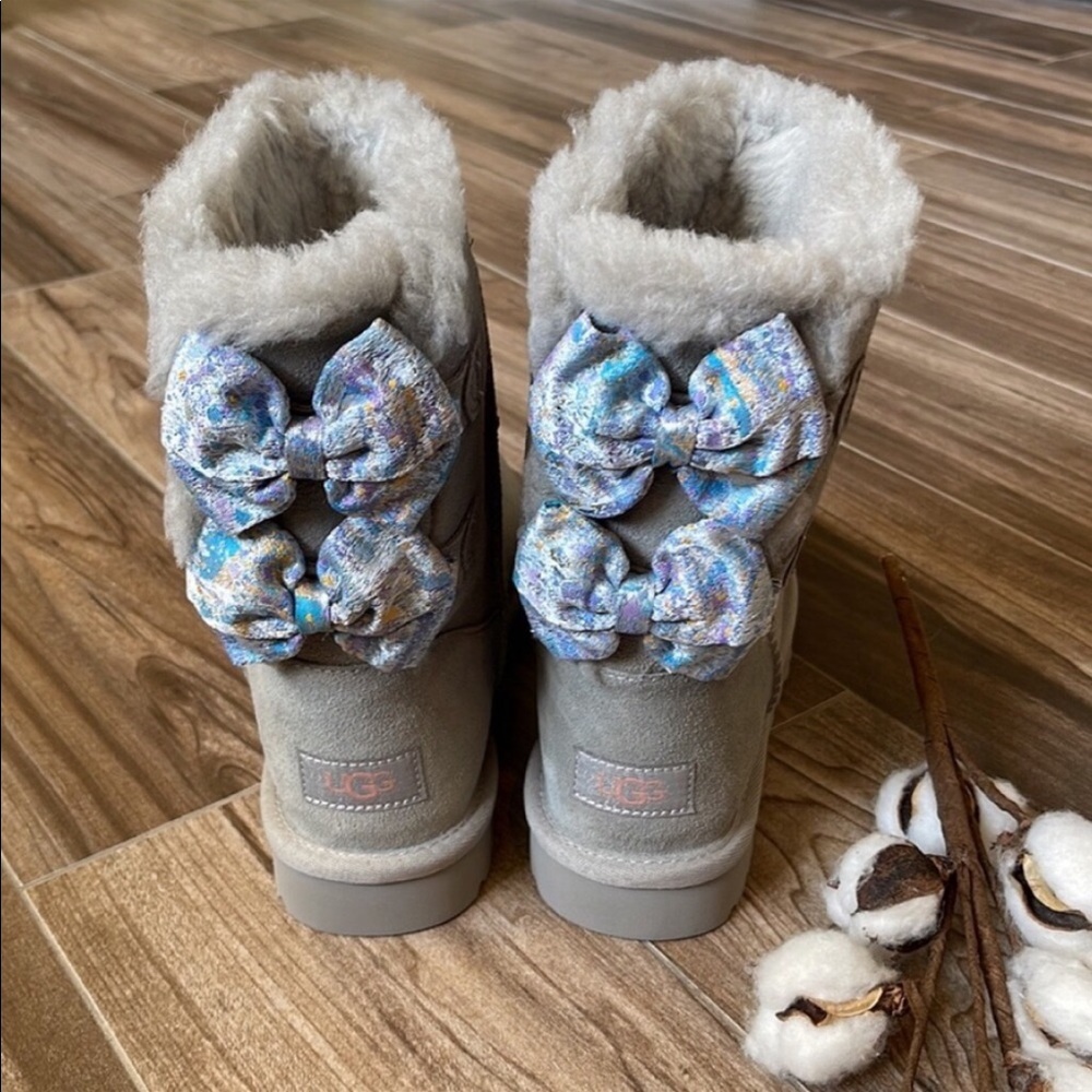 🌿UGG BAILEY BOW ABSTRACT SPLATTER BOOTS🌿 - Picture 2 of 15